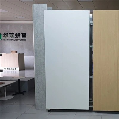 Huarui Honeycomb Install Honeycomb Panels in The Showroom